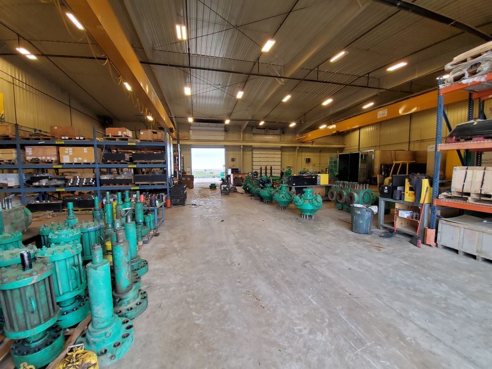 ± 15,000 SF shop, office & ± 7 acre yard | Former Weir Oil & Gas Facility: 14082 49th Rd NW, Williston, ND 58801